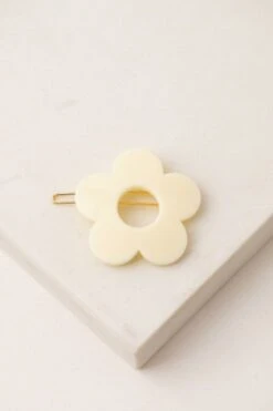 Lover’s Tempo Daisy Hair Clip In Creme