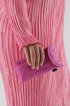 Baggu Puffy Glasses Sleeve In Extra Pink