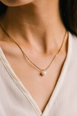 Lover’s Tempo Amari Pearl Necklace In Gold -Corkcicle Shop 3 16500.1697652248.1280.1280