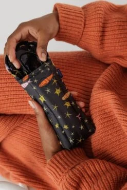 Baggu Puffy Glasses Sleeve In Star Fish 7 Baggu Puffy Glasses Sleeve In Star Fish -Corkcicle Shop 3 54274.1699315111.1280.1280